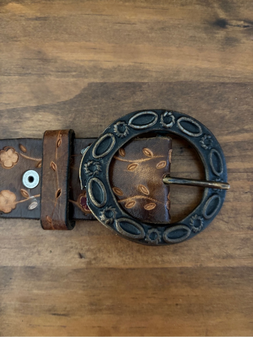 Vintage Brown Floral Tooled Leather Belt with Decorative Oval Buckle